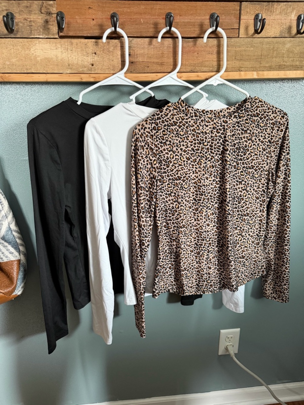 Women’s Long-Sleeve/ Under Scrub Leopard Print Top - Brown
